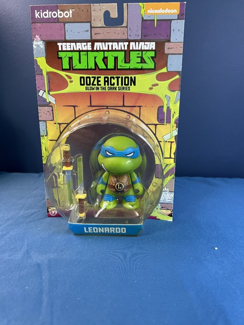 Teenage Mutant Ninja Turtles Ooze Action Glow in the Dark Leonardo Kidrobo